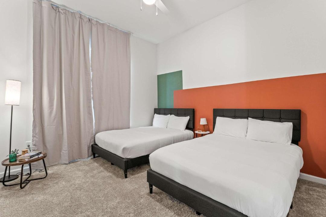 Riviere 3BR Apartment Stylish King Family Pets Friendly Pool & Gym Near Epic Universe 1
