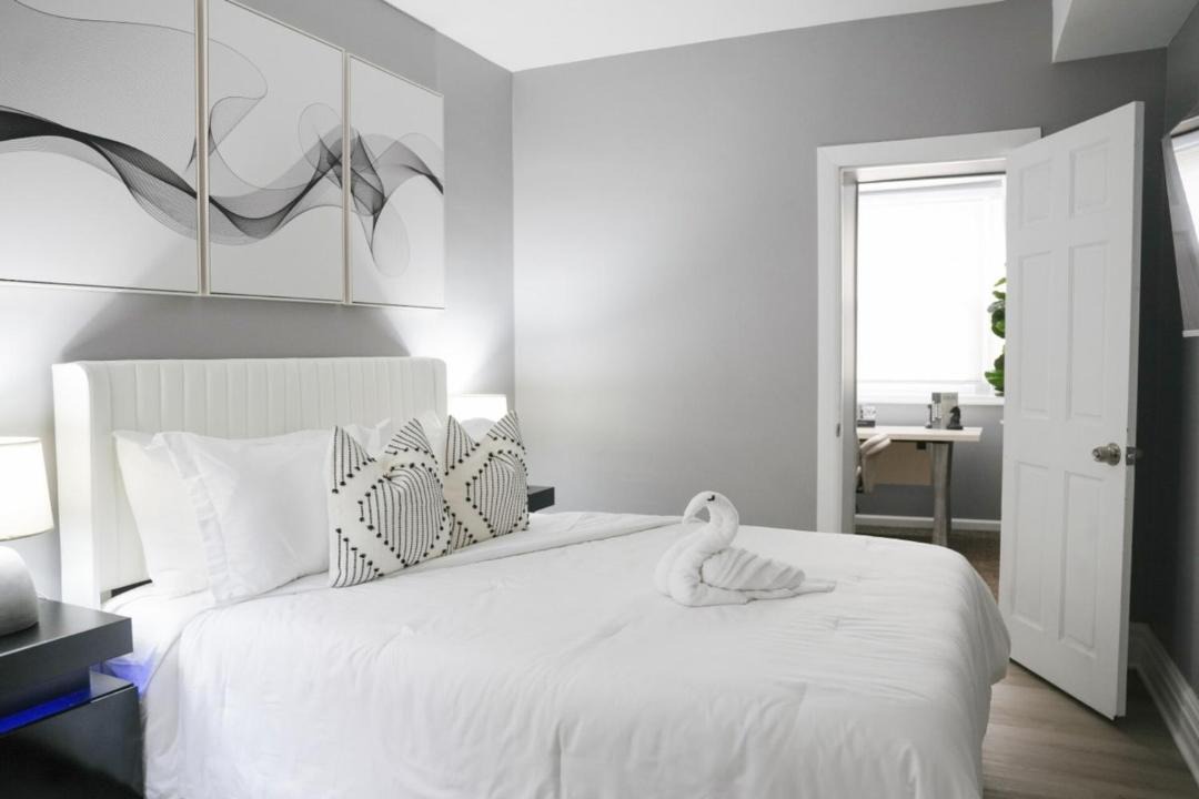 2BR w/Workspace - Coffee Bar - Near Transit 1