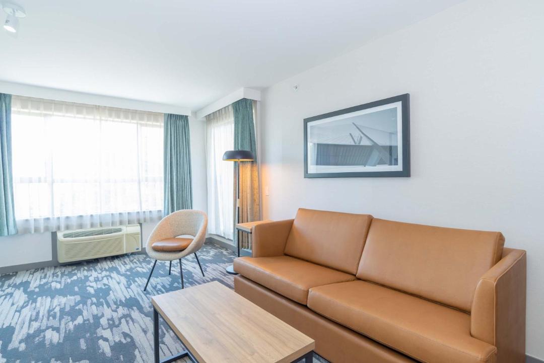 Sandman Signature Surrey-Guildford Suites 1