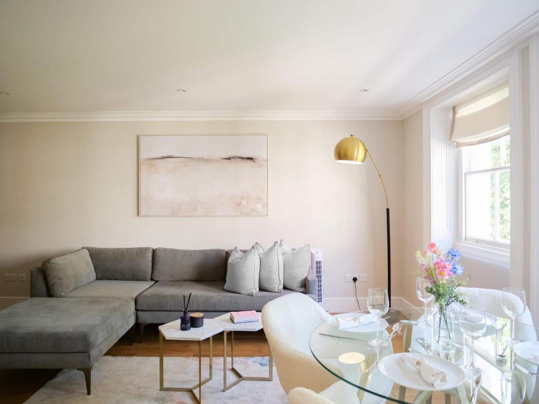 Upscale Apartment in a Prestigious Area 1