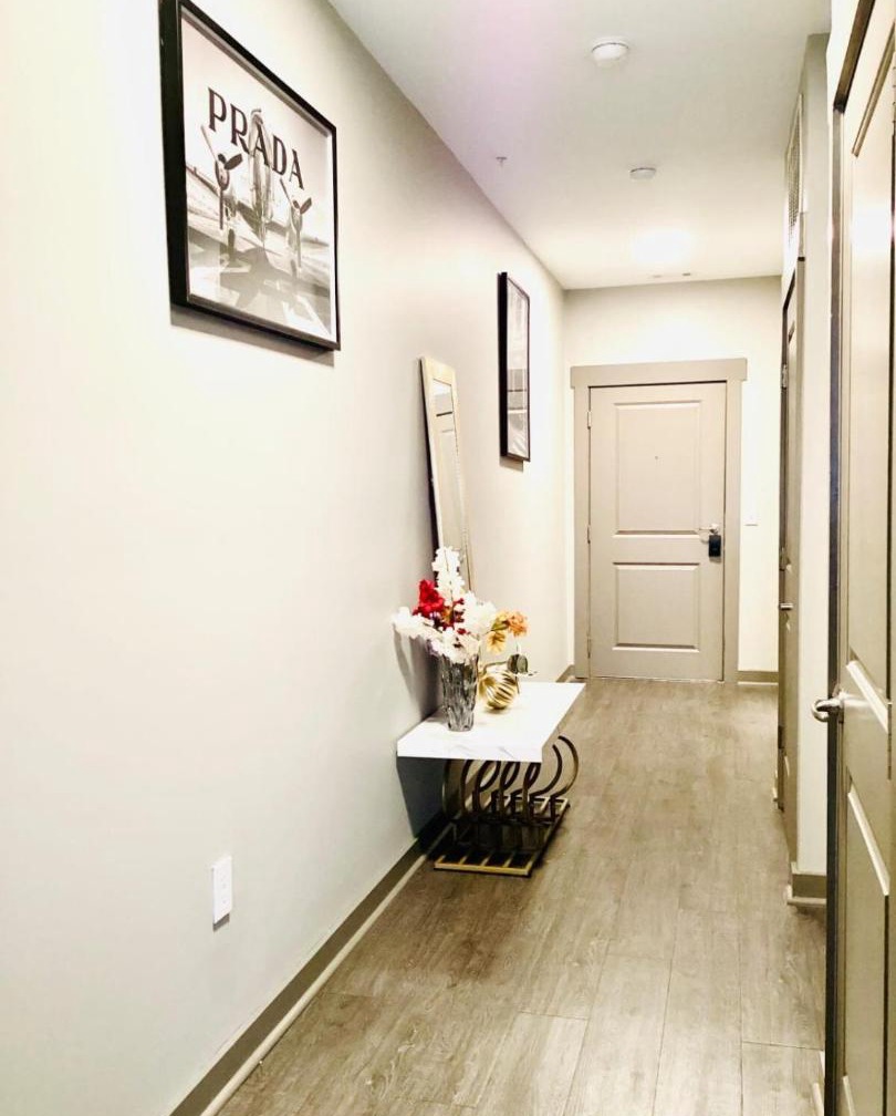 Cozy Uptown apartment with Gym and Swimming pool 1