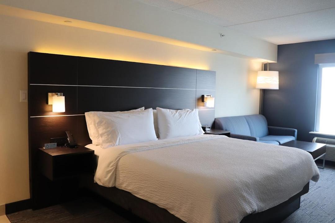 Holiday Inn Express Brampton by IHG 1