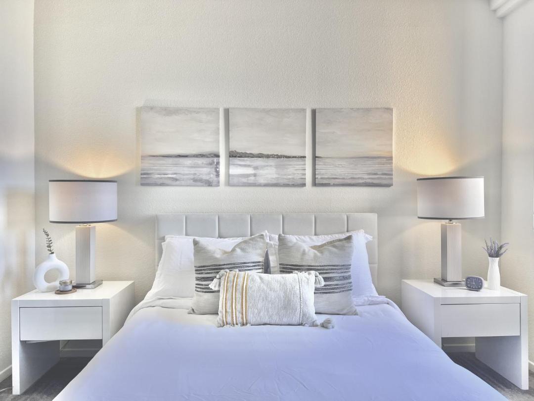 Modern Apartment in La Jolla UTC - Close to Beaches, Shopping, Dining, UCSD 1