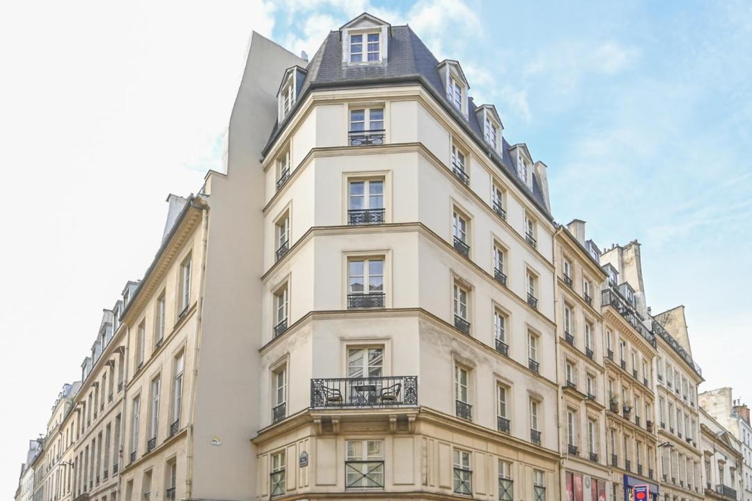 French typical apartment (opéra 5D) 1