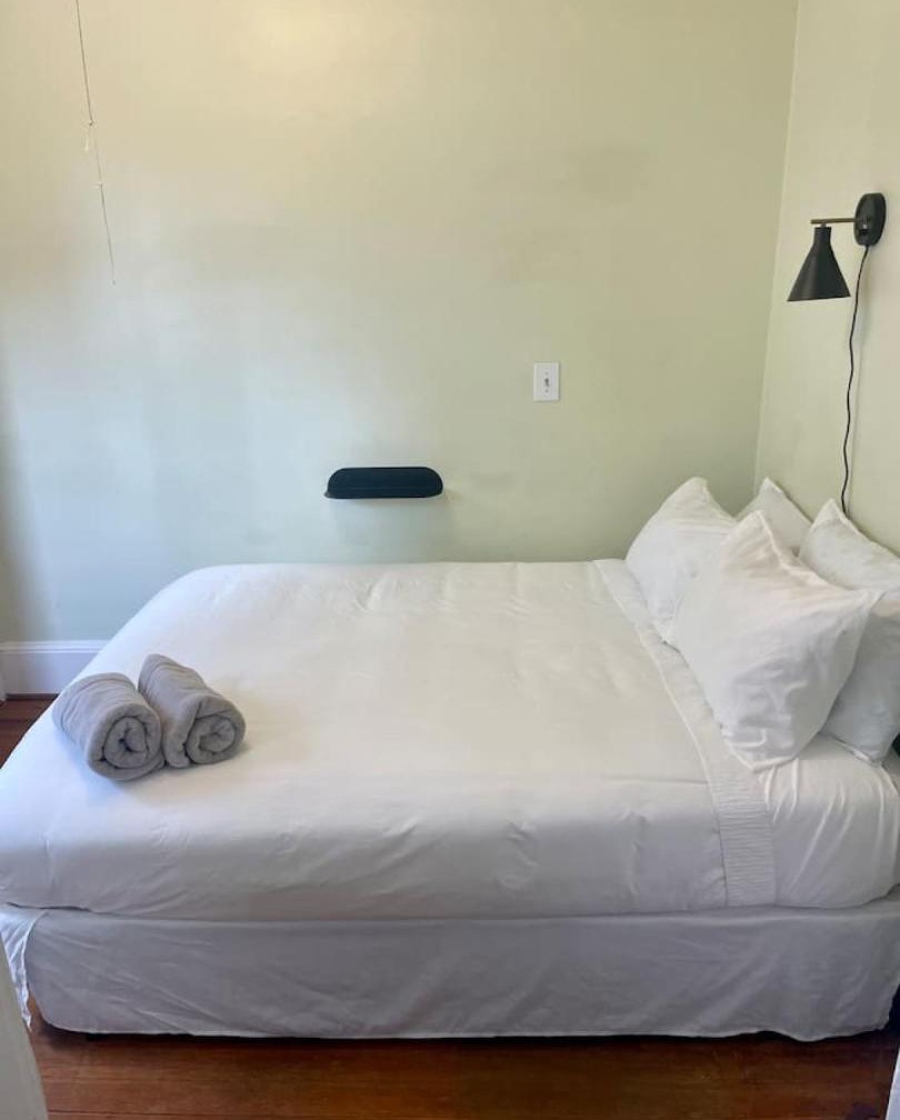 Beautiful West End Apartment 1