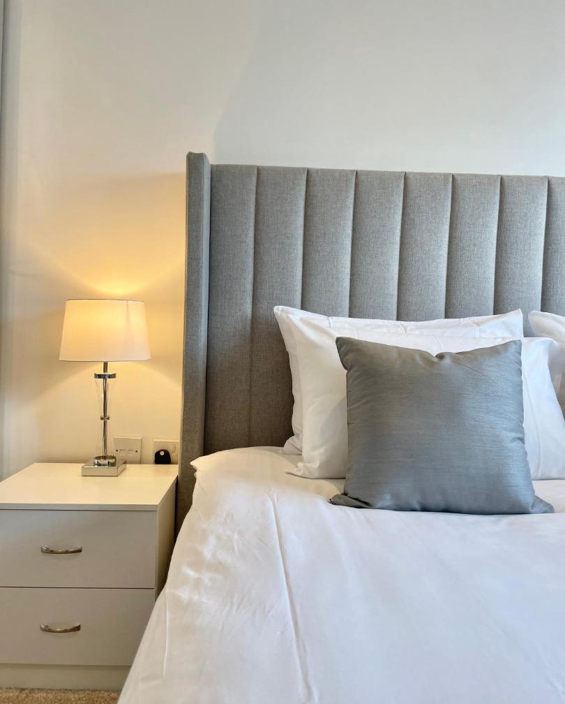 2 Bed Flat next to park and Battersea Power Station 1
