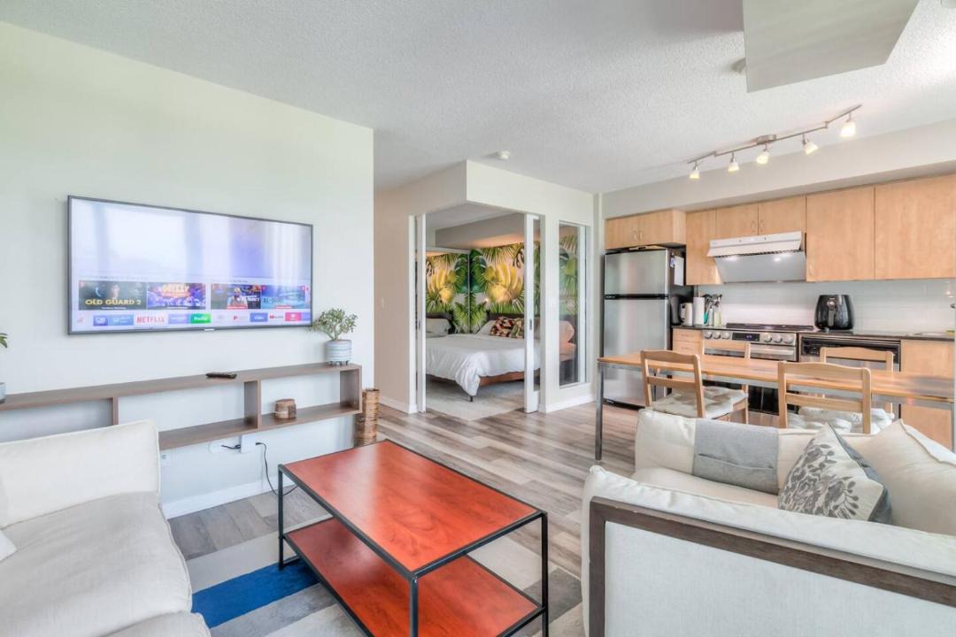 Chic 1BR plus Den Condo with Fast WiFi and Free Parking 1