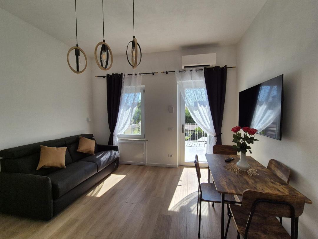 Superior Suite, Villa Joy Verona, Luxury Romantic Suite with Jacuzzi, near City Center 1