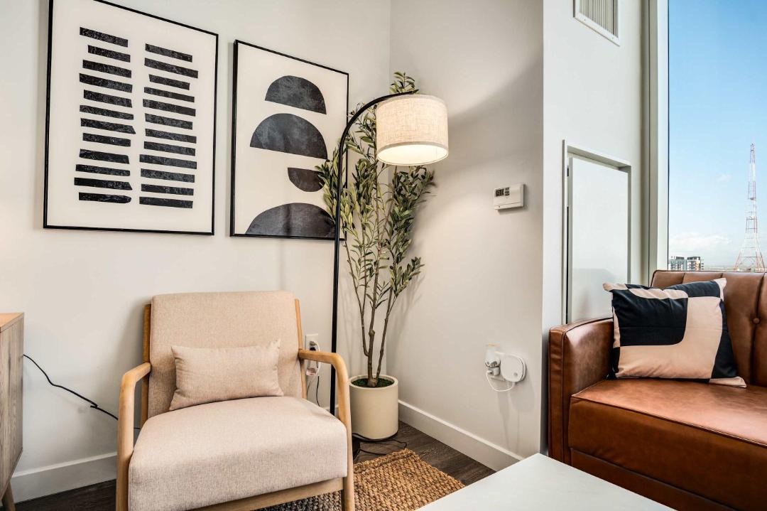 Boulevard Stays Downtown Highrise STU Sky Pool Parking Gym 15 1