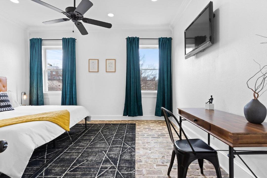 2BR retreat w kitchen & balcony 1