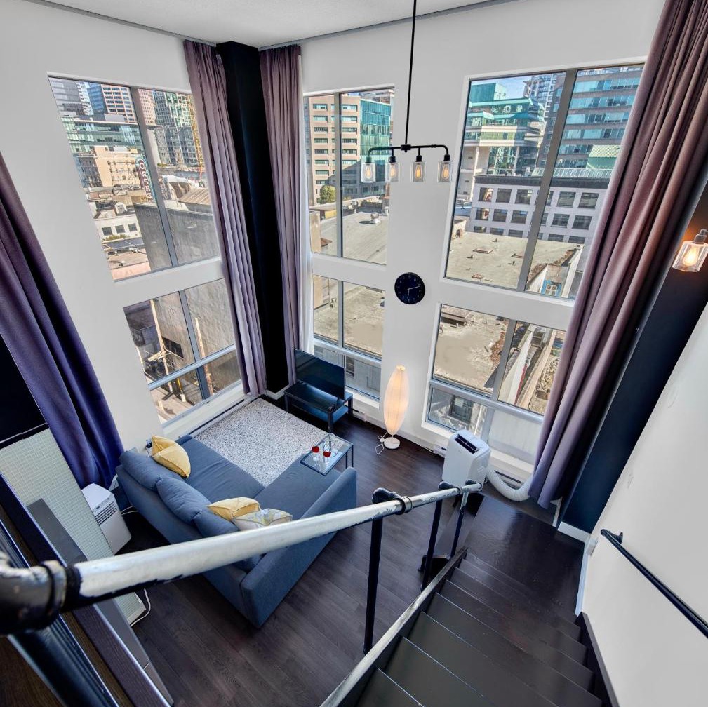 Trendy Downtown Loft Apartment - King Bed! 1