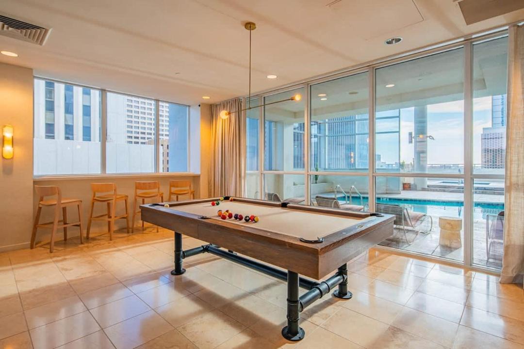 Tranquil 1BR with Parking Gym Pool 1