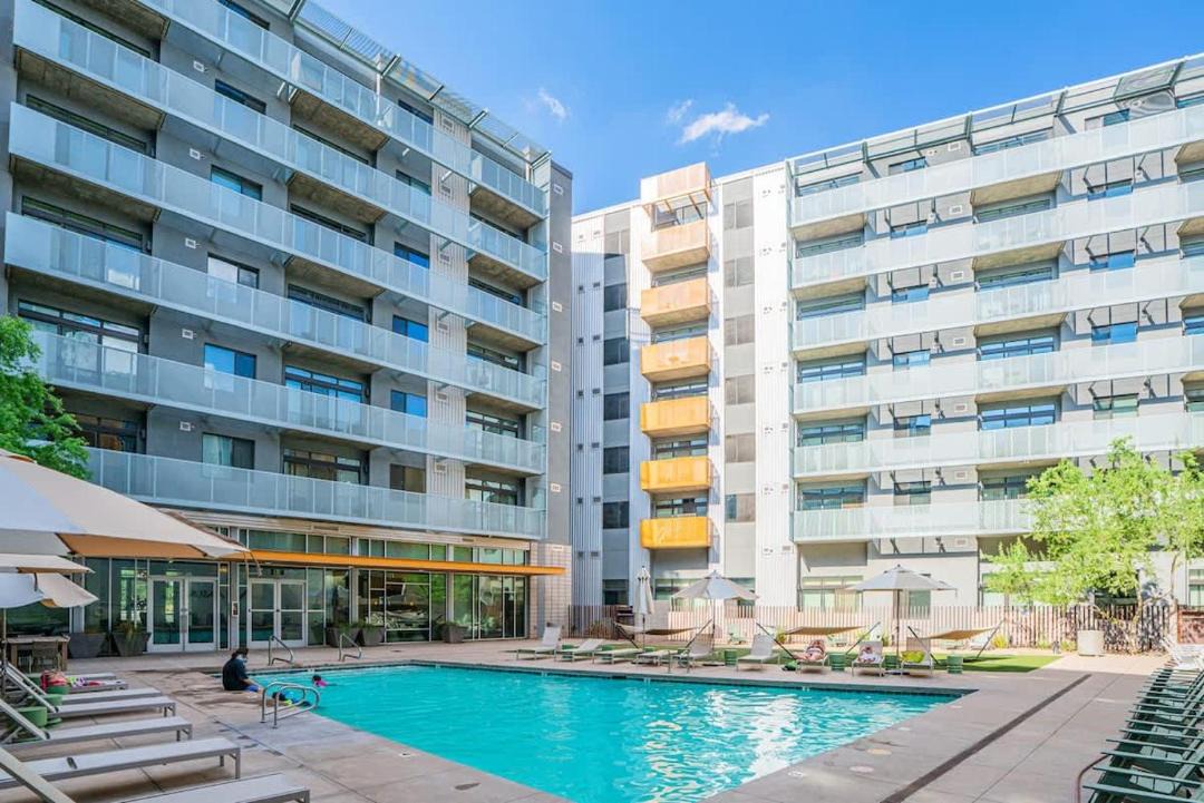 Spacious 2BR Apt with Gym Pool Parking 1
