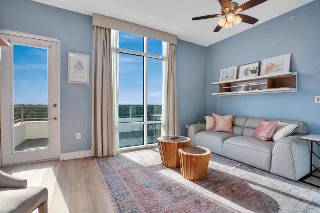 2 Bdrm Penthouse with Billiards 1