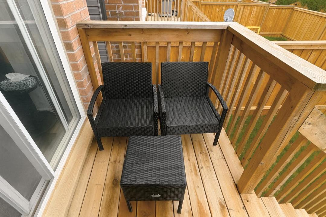 Modern 2-Bedroom Smart Home with Free Parking, Laundry, Ping-Pong & Private Backyard - Steps to Shops & Restaurants, 6 Mins to Innisfil Beach Park - Perfect for Families & Couples! 1