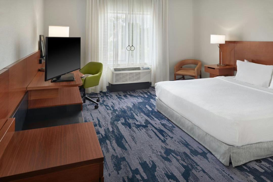 Fairfield Inn & Suites by Marriott Charlotte Airport 1