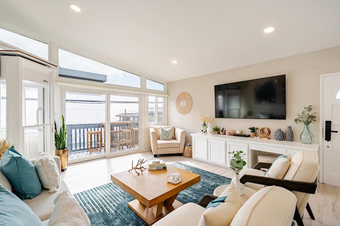 Amazing location, Unique Oceanfront Beach House! 1