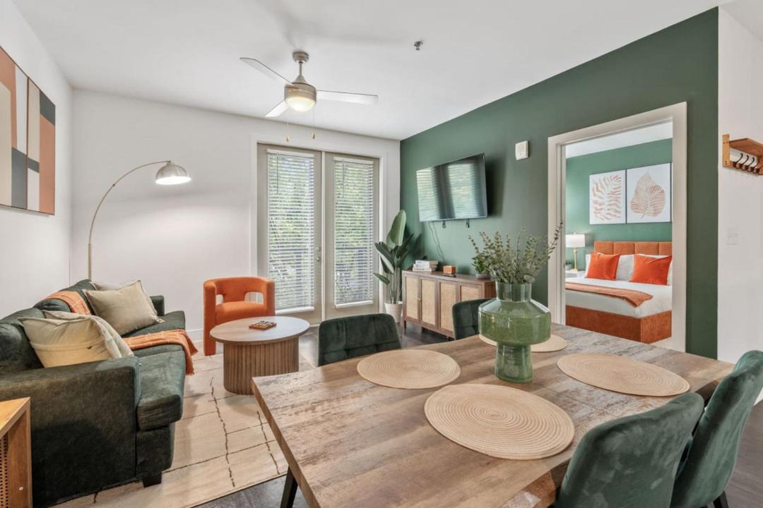 Stylish Modern Queen Suite Parking Pet Friendly 1