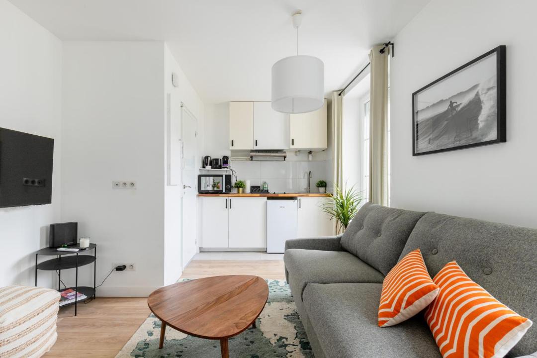 Light-Filled Retreat in historical Paris 1