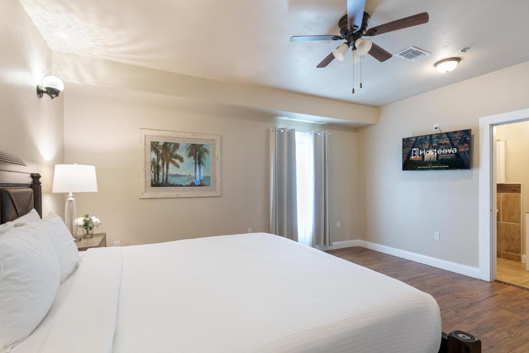 Spacious and Fully Furnished Condo Near St. Charles 1