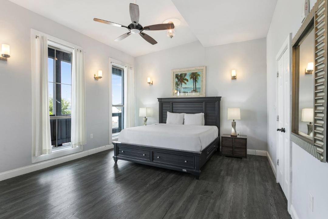 5BR Penthouse with Amenities Near FQ 1