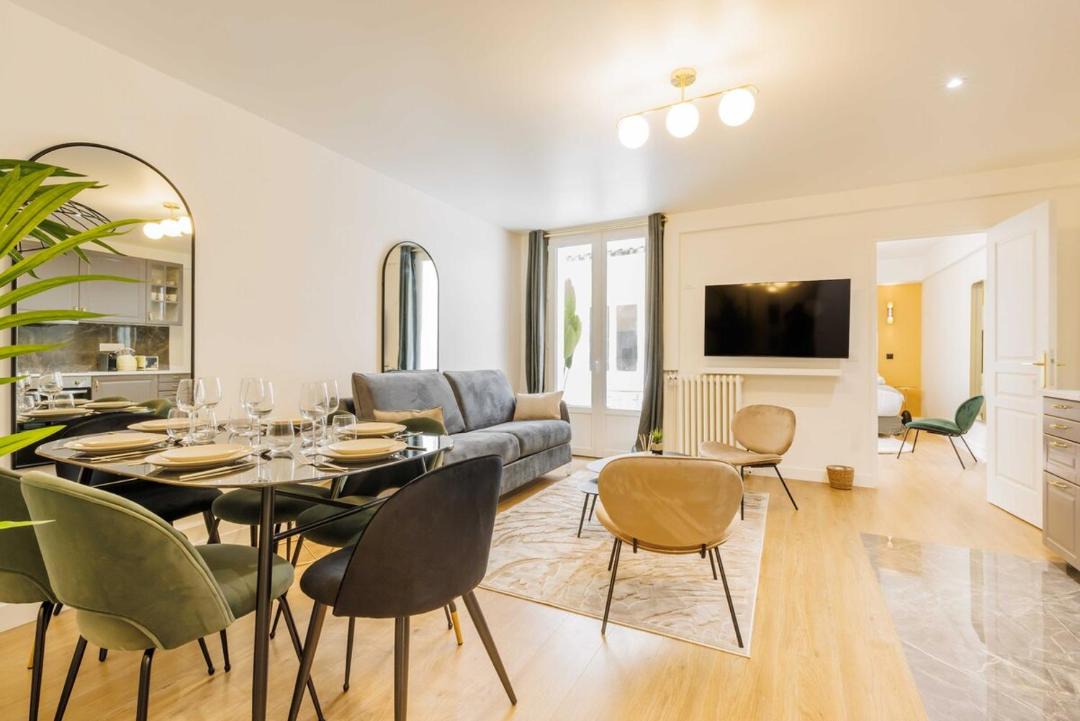 Apartment 3 Min from Haussmann, Sleeps 6 , 2BDR 1