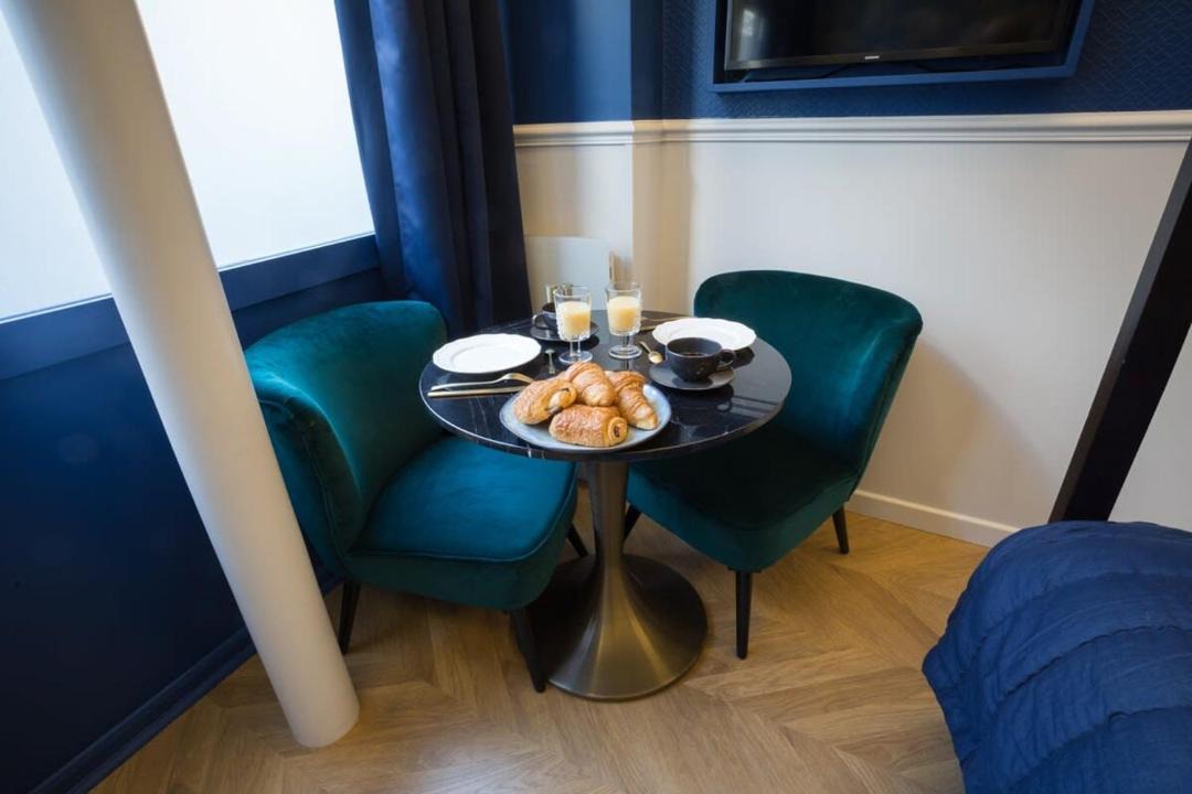 Le Café des Invalides 1