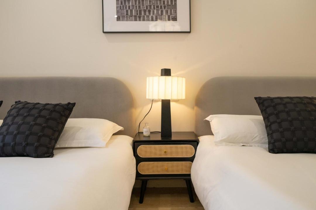 Molly House-Bund River View walk to Yu Garden and the Bund 3bedrooms 2bathrooms 1bathtube with elevator apart ment 1