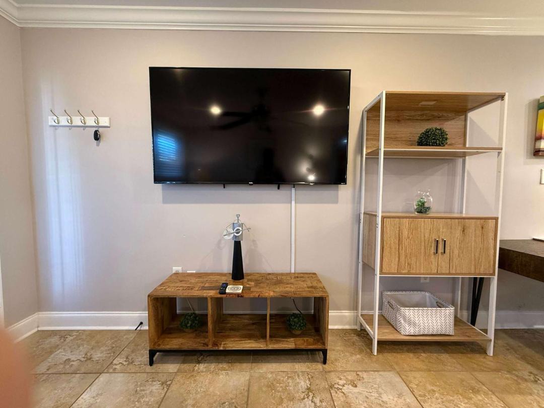 2 BR apartment with laundry pool 1
