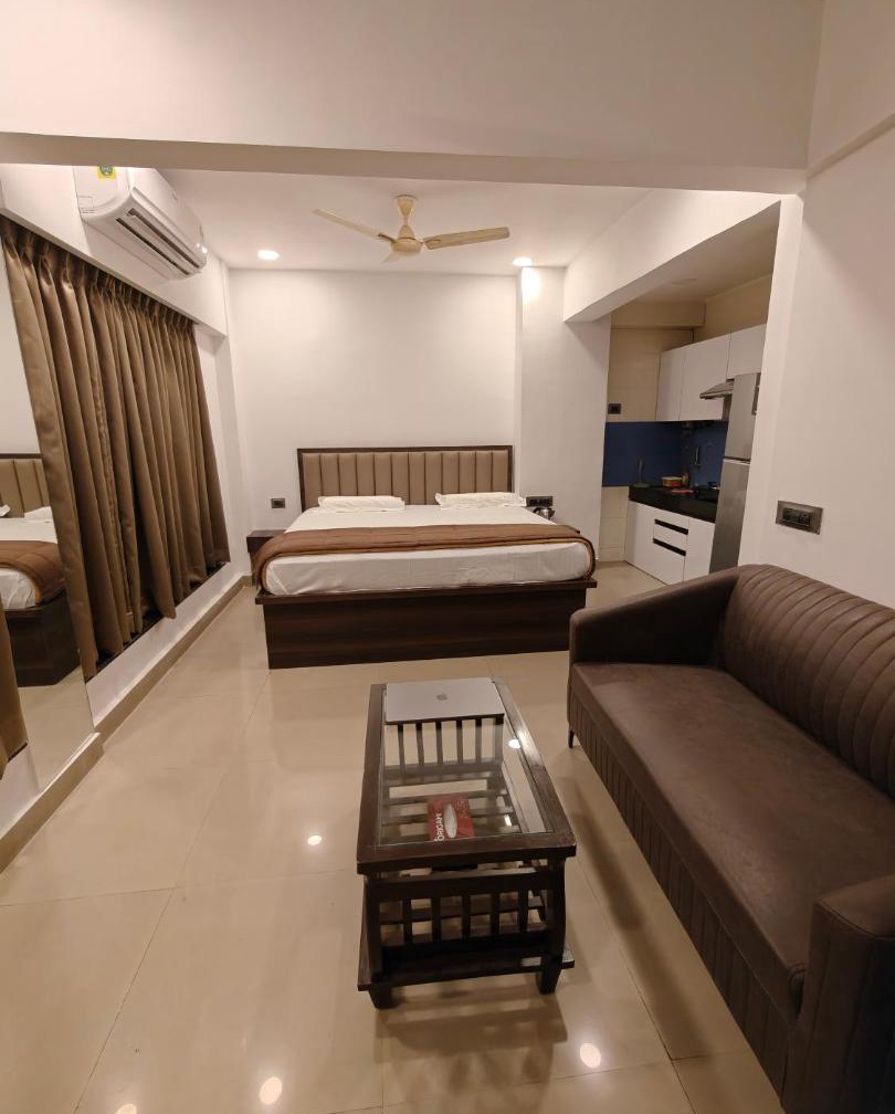 Garden-View Studio Apartment in Sanpada, Navi Mumbai 1