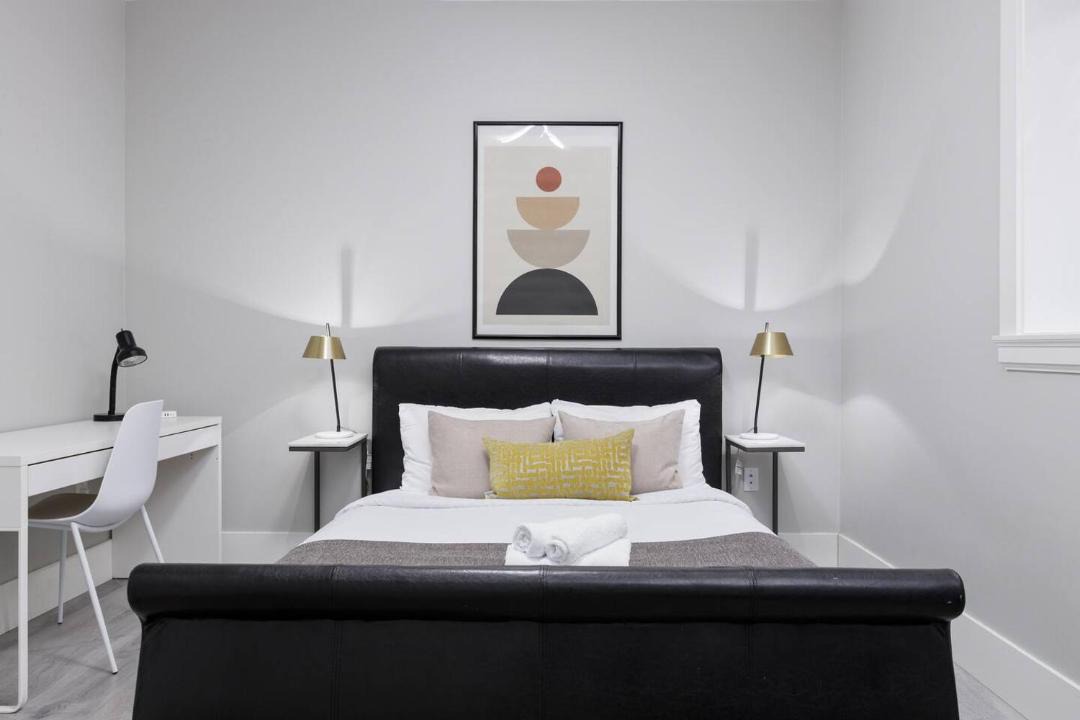 Cosy 2-Bed Basement Suite in Quiet Neighbourhood 1