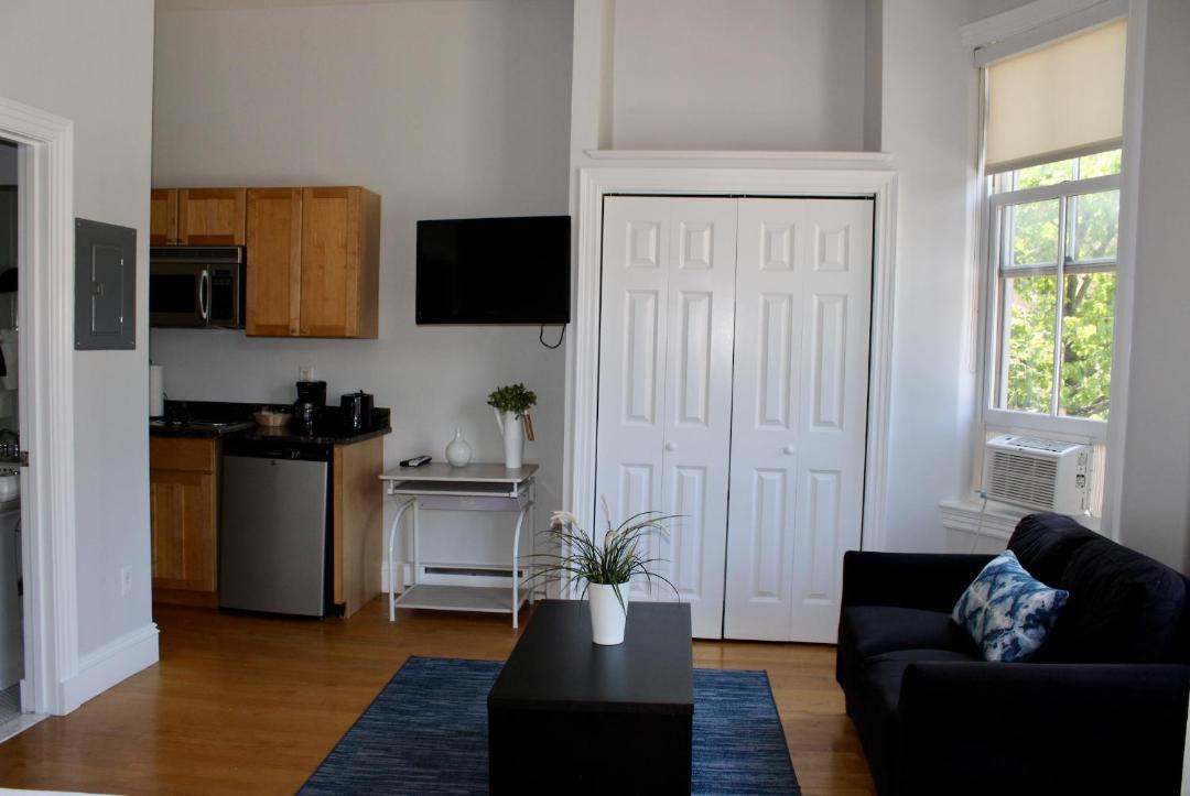Stylish Downtown Studio in the SouthEnd, C.Ave# 3 1
