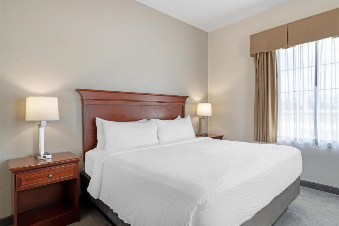 Best Western Plus Executive Hotel & Suites 1