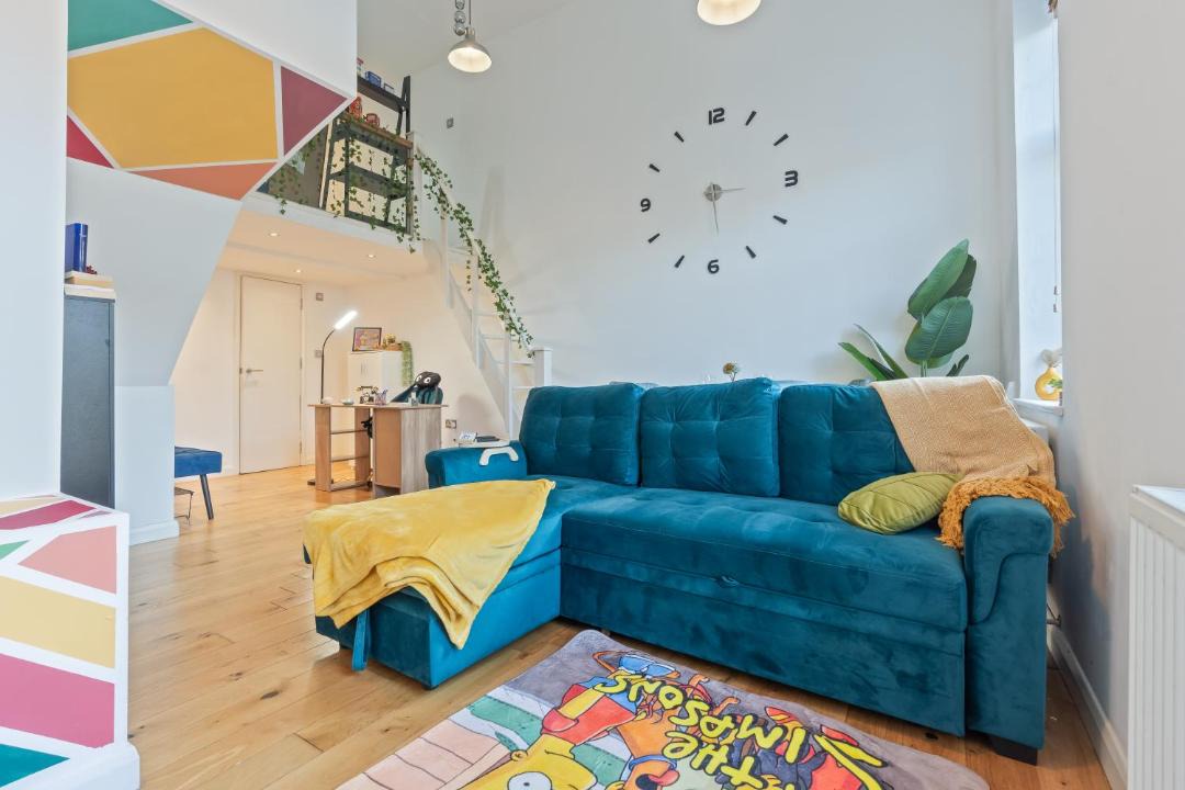 Sleeps 6 1 Bed With Loft 5mins to stations 1