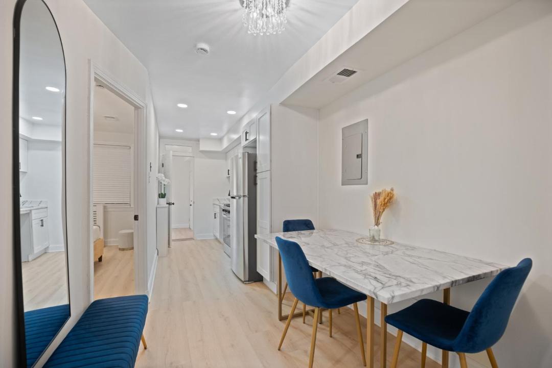 The Cozy District Den Stay 1