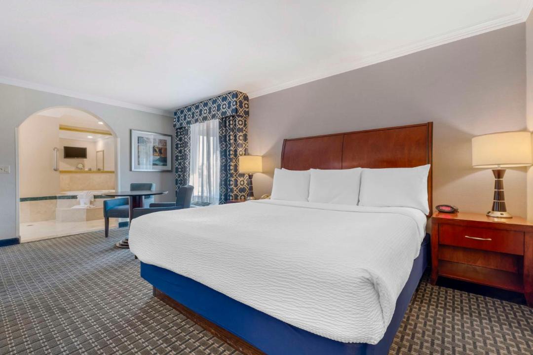 Best Western Plus Marina Shores Hotel 1