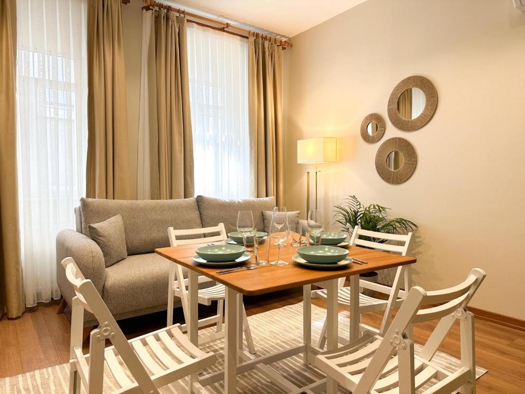 ŞAHİN PERA SUİT 1 stylish 2Br 3Ac apartment near Istiklal street 1