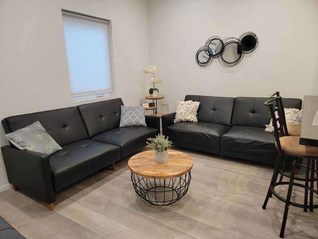 Prime LA 2 bedroom & 3 bath home Beverly Hills adj 1