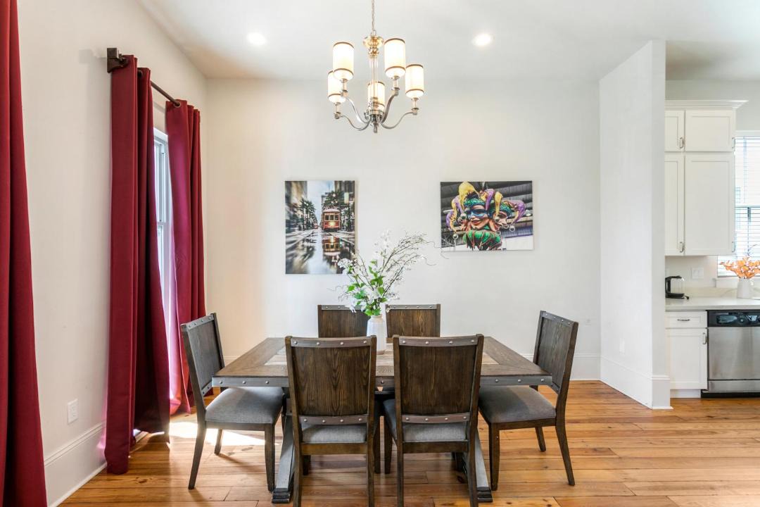 Private 3BR on Carondelet by Hosteeva 1