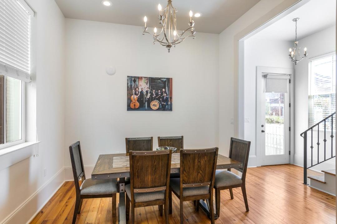 Fabulous Cottages with City Views 1