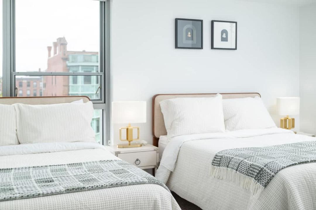 Central Space to Balance Life Work Play 7 Sleeps 1