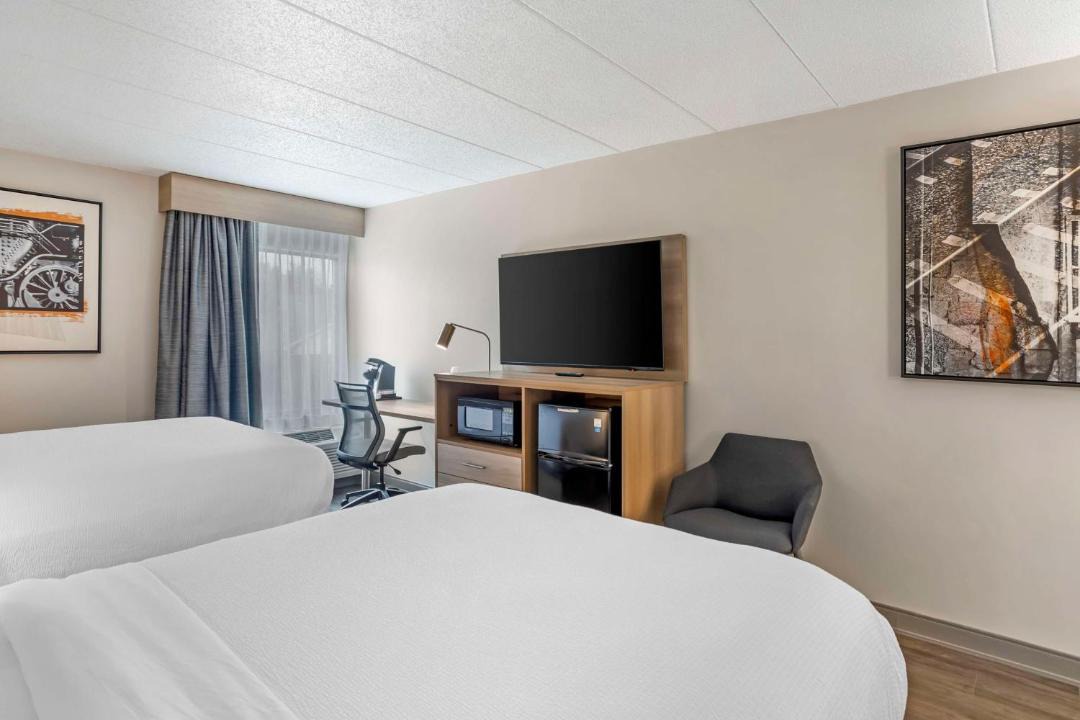 Best Western Plus Heritage Rail-South York/I-83 1
