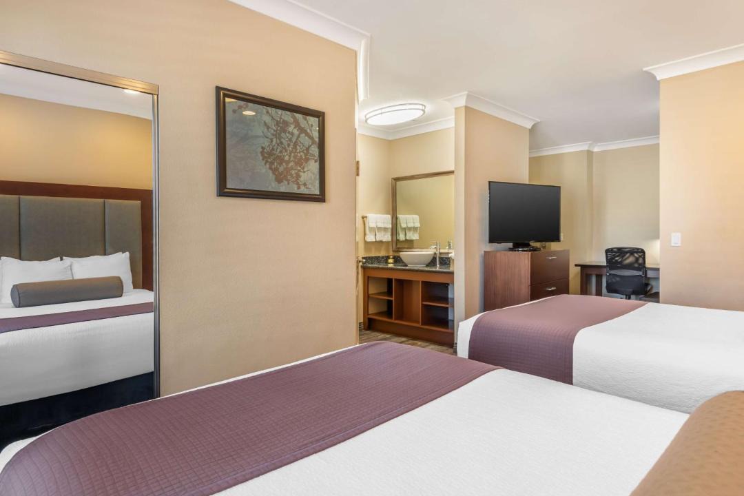 Best Western PLUS Avita Suites 1