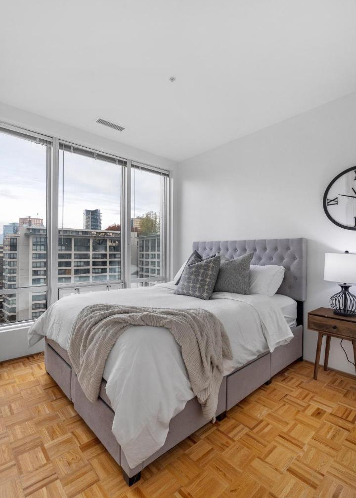 Central Downtown Highrise Condo 1