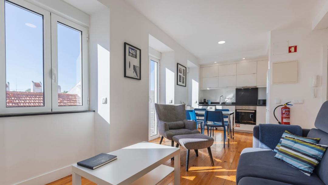 Comfort & Bright Apartment by LovelyStay 1