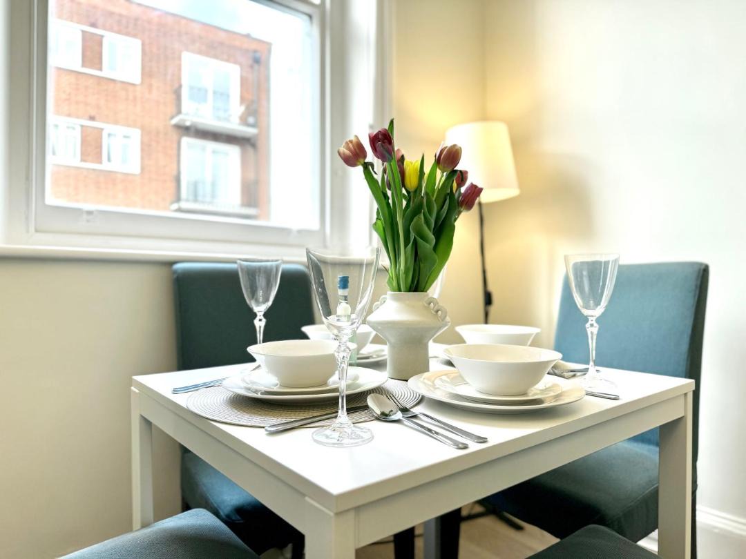Chic Marylebone Studio, Walk to Oxford Street or Regent's Park, by The Design Traveller 1
