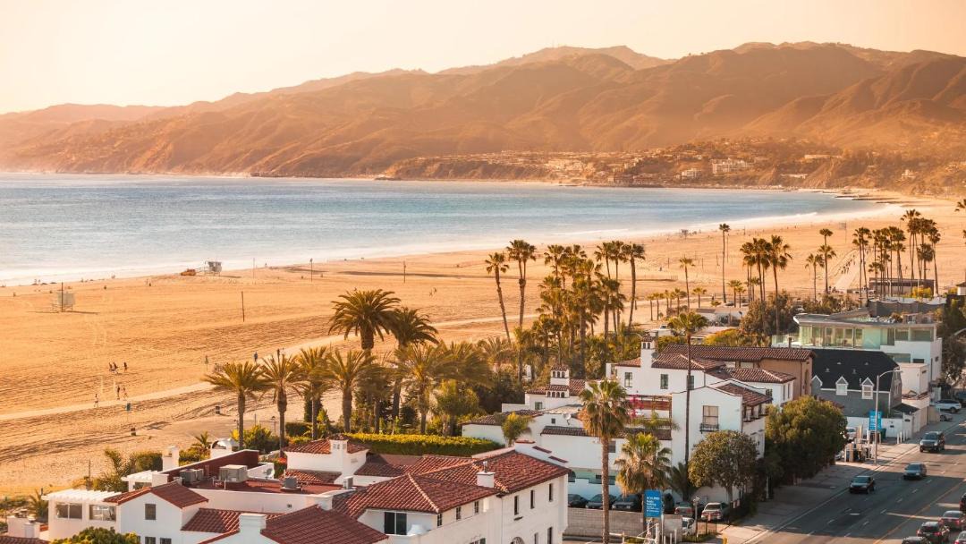 Arion- Cozy Santa Monica getaway steps to the beach Free Parking 1