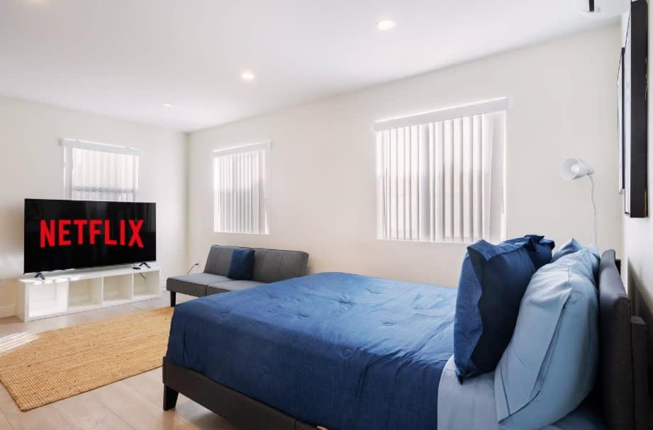 Prestige Studio Haven at Burbank 1