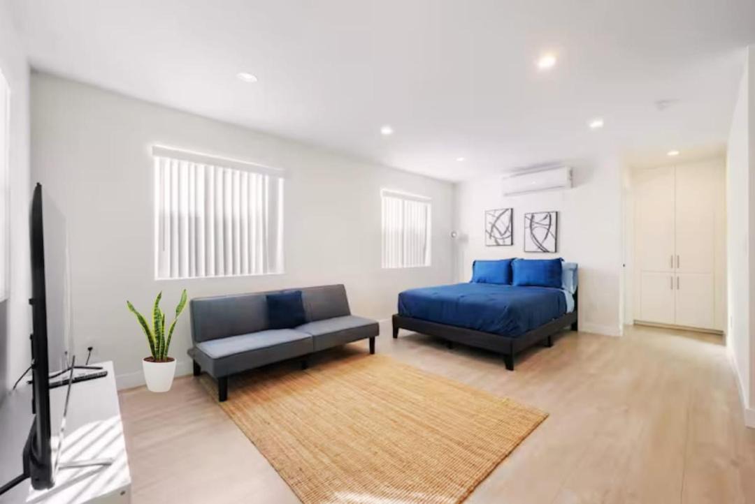 Prestige Studio Haven at Burbank 1