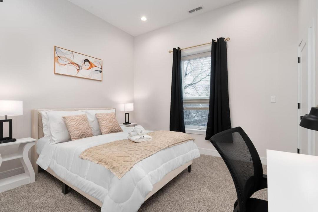 Modern 3BR Stay Near DT CHI 1